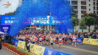 健康赋能每一步，扬子江龙凤堂2025泰州马拉松赛鸣枪开跑