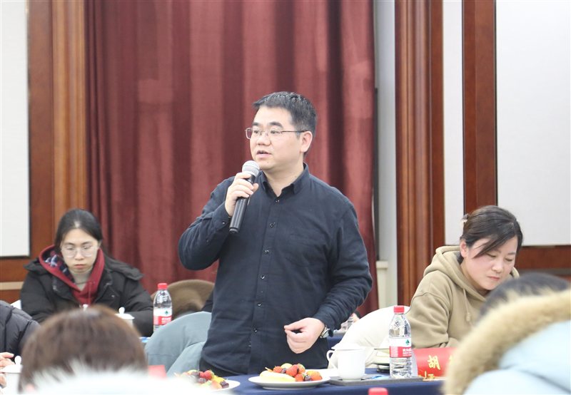 集团与泰州中学联合举办“校企同关爱，励学助成长”座谈会